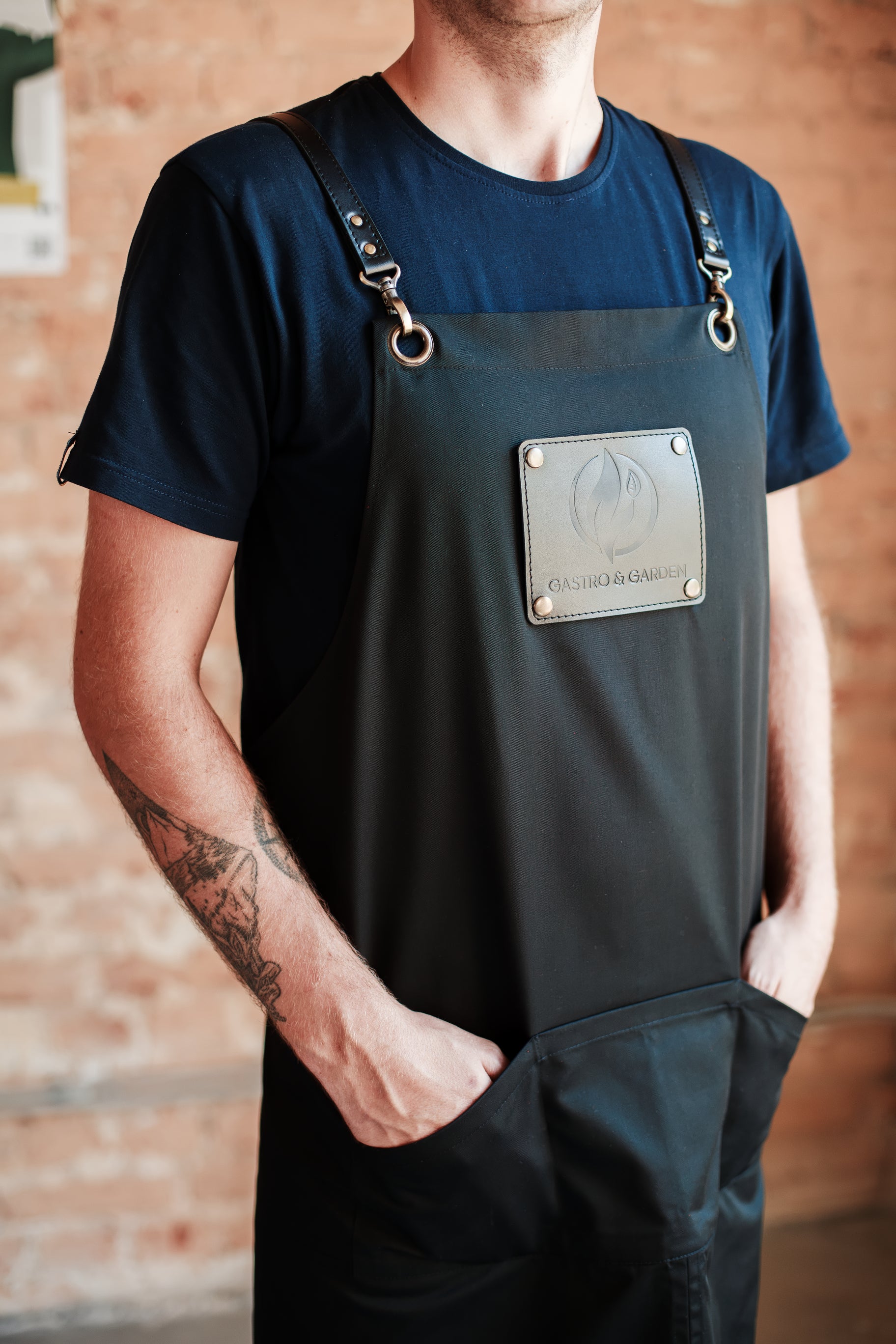 Indoor Linen Apron with Leather Stripes